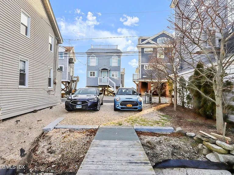 2149 Fairfield Beach Rd — Photo 8