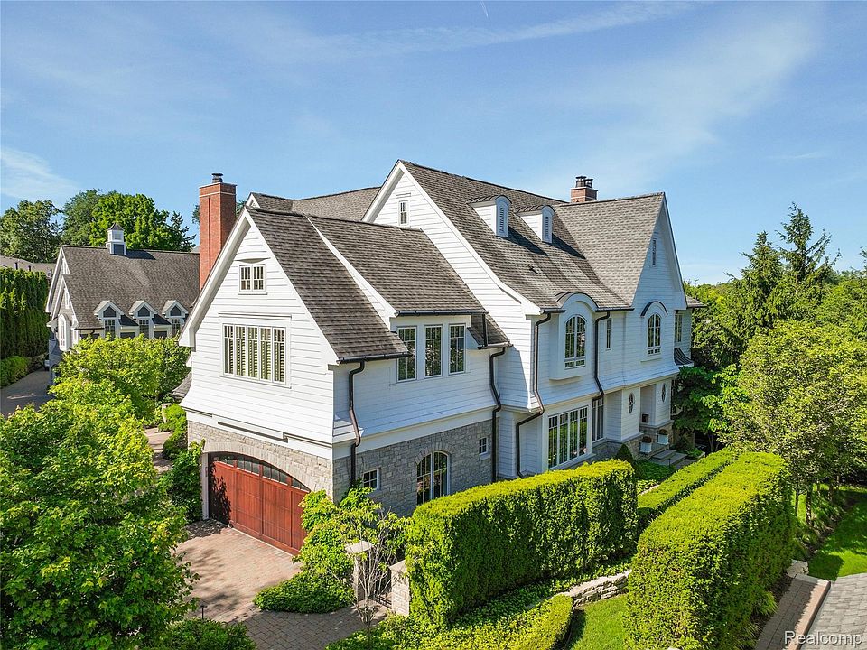 1st image of 300 Woodland Villa Ct