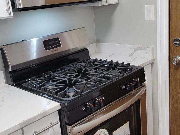 5th image of 10538 Ridgeland Ave Unit 101