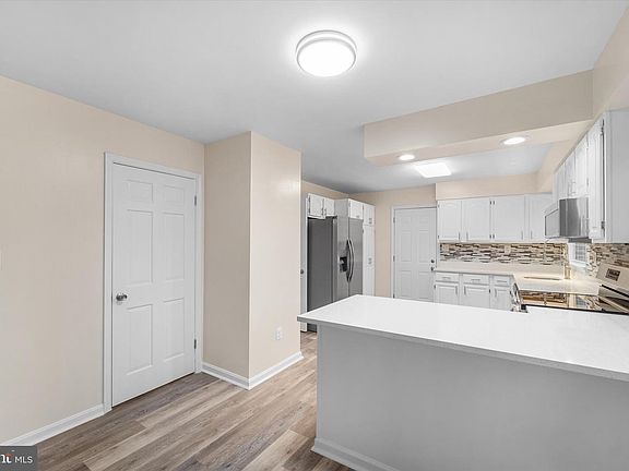 4th image of 8016 Stillbrooke Rd