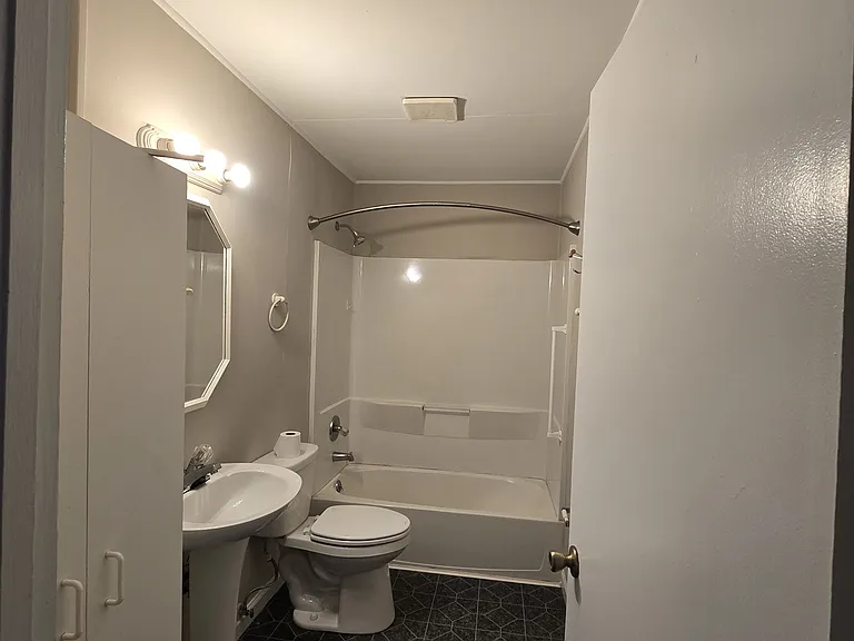 209 Northeast Ave — Photo 6
