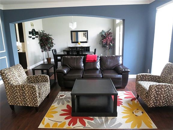 3rd image of 207 Brittany Dr