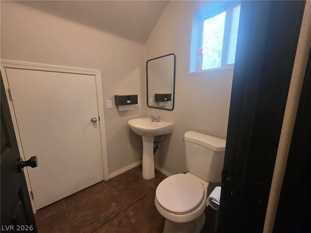 3 bed, 2.5 bath, 1549 sqft, $1,942 — Photo 4