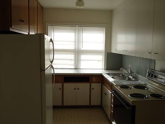 2nd image of 925 Glenview Ave