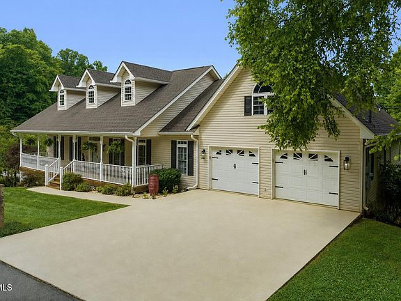 3rd image of 205 Summer Rose Ln