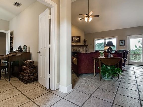 4th image of 317 White Oak Trl
