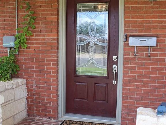 3rd image of 1713 Royalty Ave