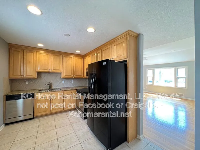 3 bed, 2.0 bath, 1288 sqft, $1,650 — Photo 4