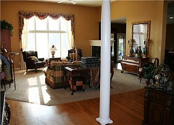 5th image of 4029 Brockton Manor North Dr