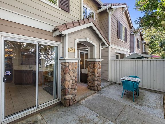 2nd image of 6253 Tibouchina Ln
