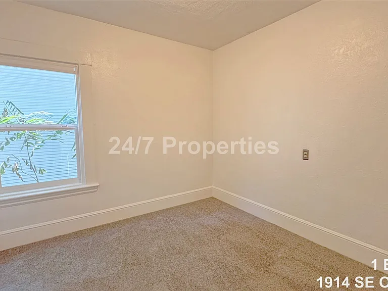 1914 SE Oak St #2 — Photo 6