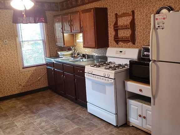 2nd image of 531 Main St #531