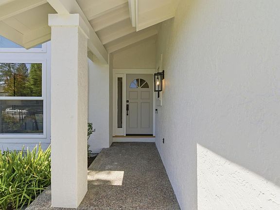 2nd image of 1718 Carleton Ct