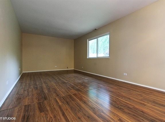 5th image of 140 Mulford Dr