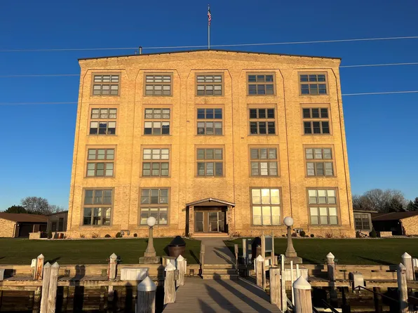 1545 Arboretum Dr APT 130, Oshkosh, WI 54901