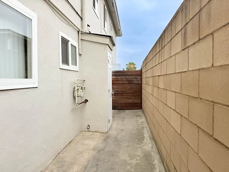 6625 6631 1/2 Amherst St — Photo 8