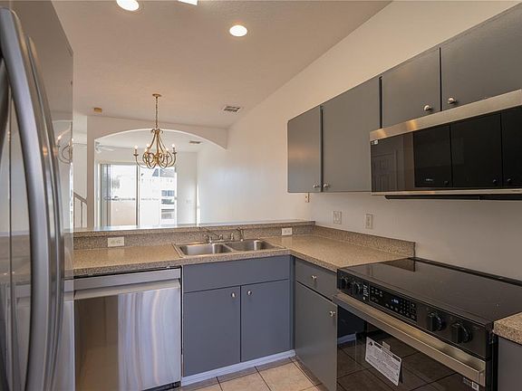 2nd image of 4712 Hemingway House St