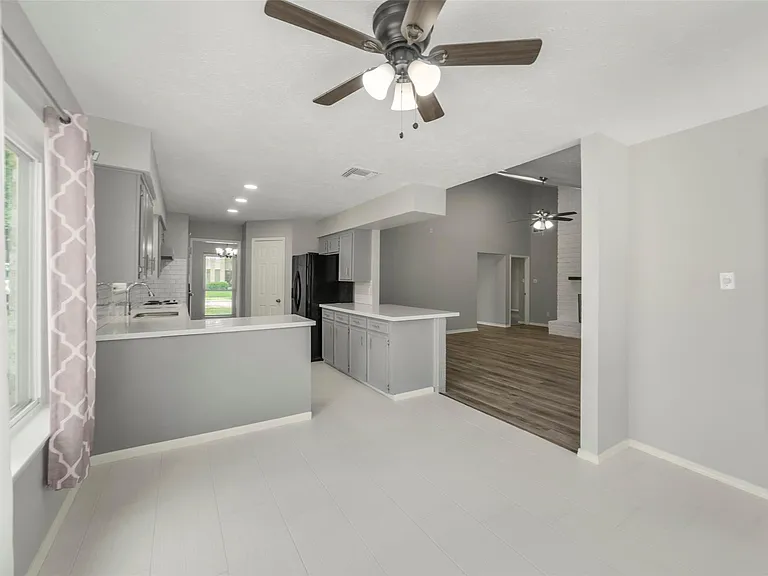 21323 Park Bluff Dr — Photo 24