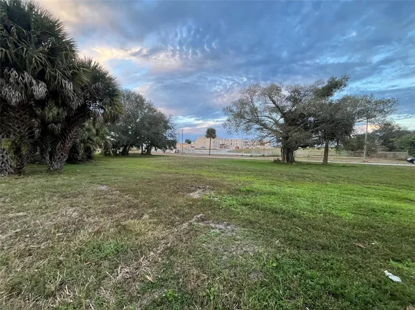 605 N 8th St, Fort Pierce, FL 34950