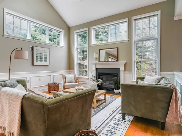 432 Boxwood Ln, Clinton, MA 01510