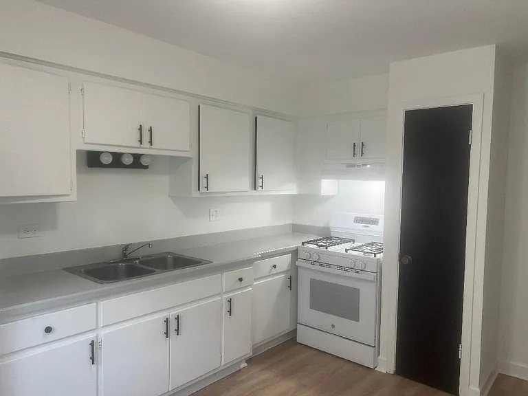 9945 Nottingham Ave — Photo 2