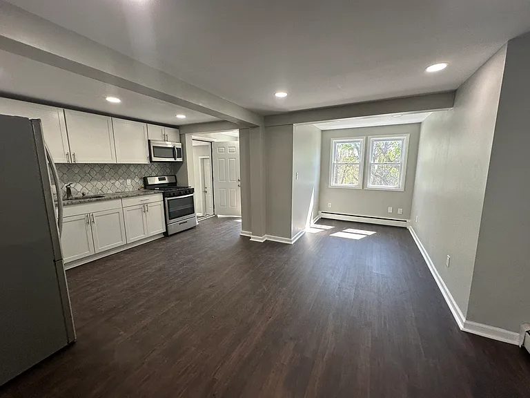 1346 10th Ave — Photo 3
