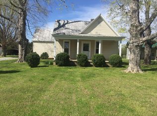 2961 Holders Cove Rd, Winchester, TN 37398