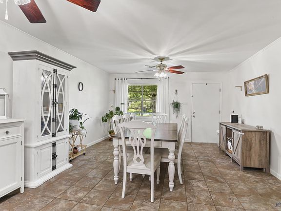 4th image of 709 Oak Ln
