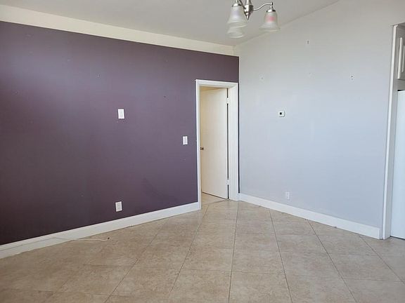 4th image of 704 NE 7th Ct
