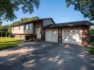 7075 N Pine Tree Ln, Walkerton, IN 46574