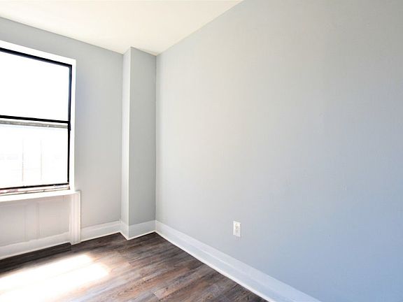 3rd image of 1071 Franklin Ave APT 4B