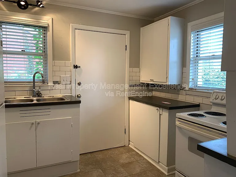 1136 Gorman St #B — Photo 7