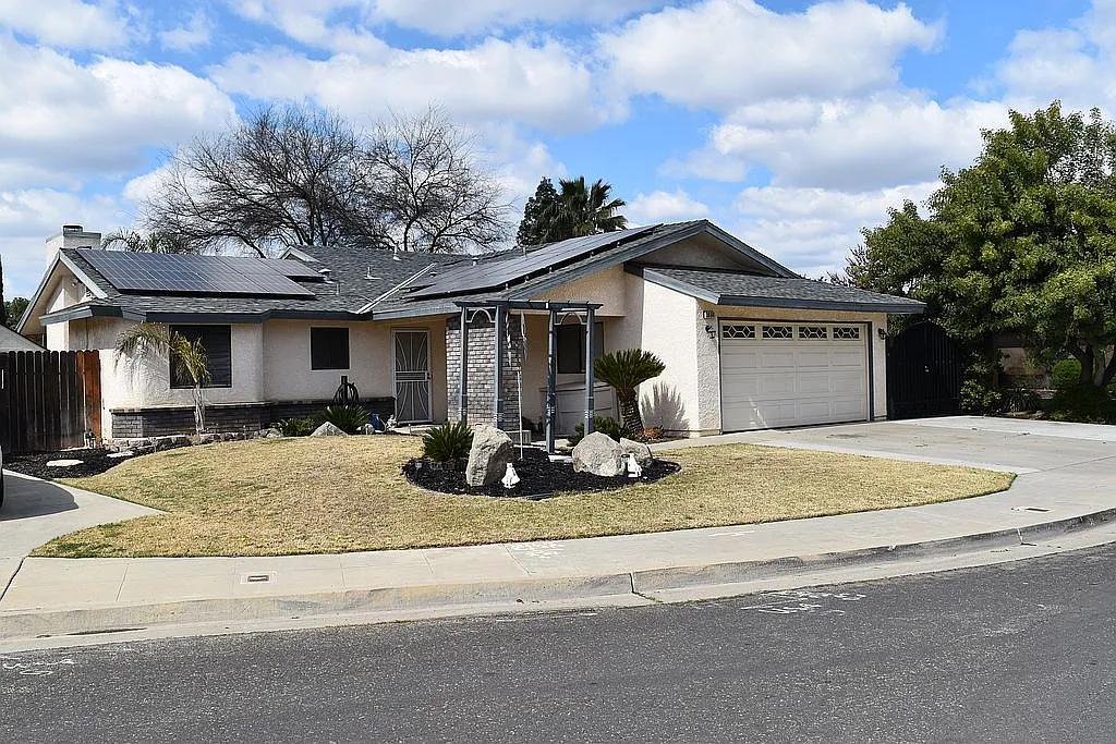 3694 Manila Ave photo 1