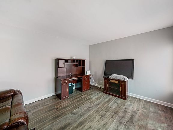 4th image of 821 N Roy Ave
