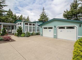 932 30th Way, Florence, OR 97439