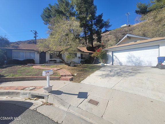 3rd image of 27973 Carvel Dr