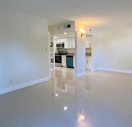 4th image of 1840 Fairview Villas Dr