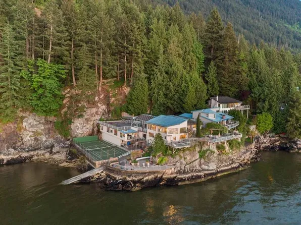 13 Montizambert Wynd W, Greater Vancouver, BC V7W 1R8