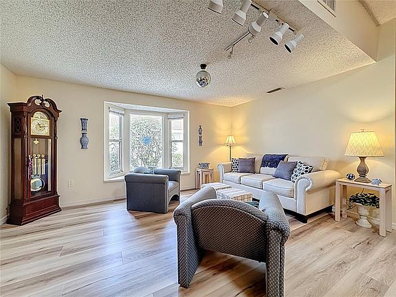5th image of 5611 GARDEN LAKES DRIVE