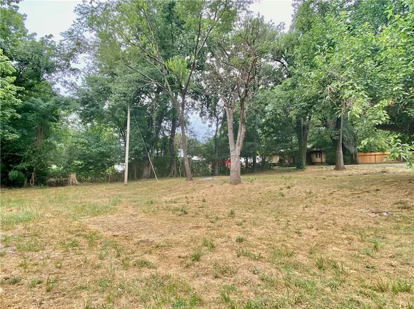 309 Hawkins Ave, Huntsville, AR 72740