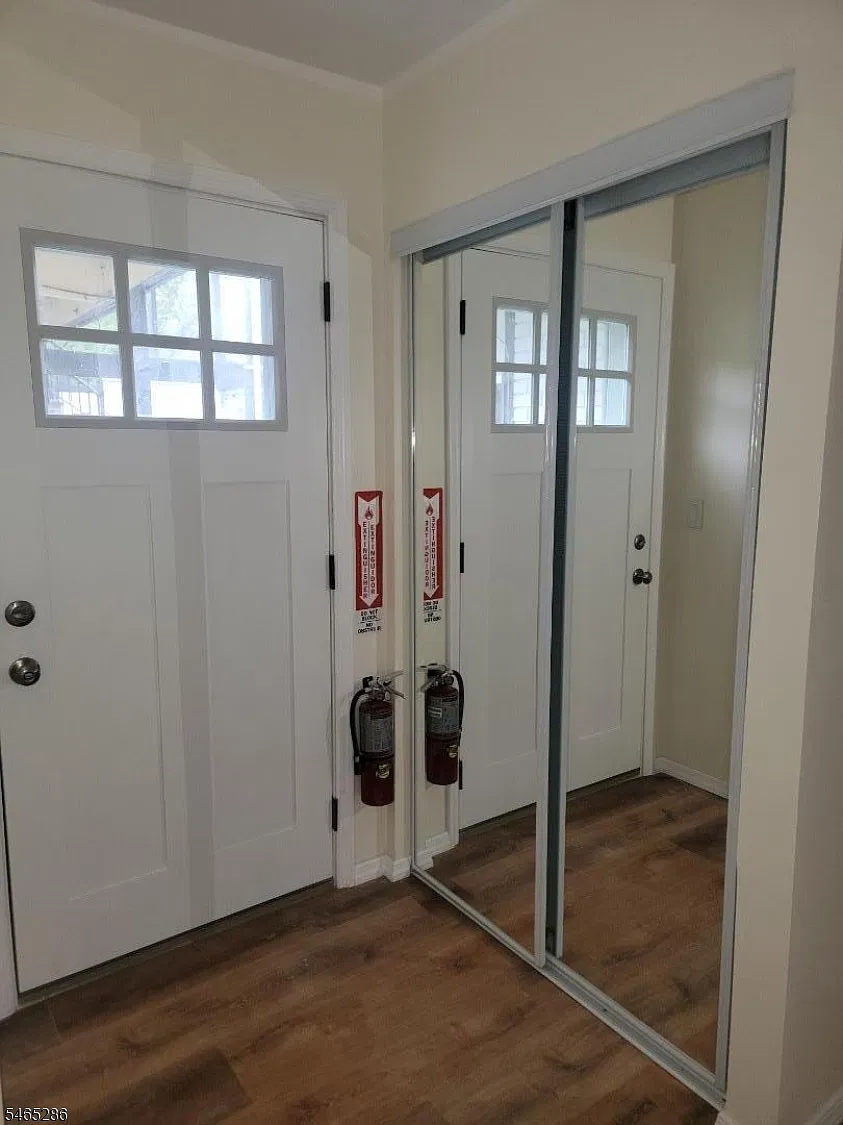 1 bed, 1.0 bath, 500 sqft, $1,300 — Photo 1
