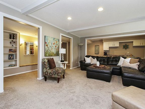 5th image of 42 Guildford Dr