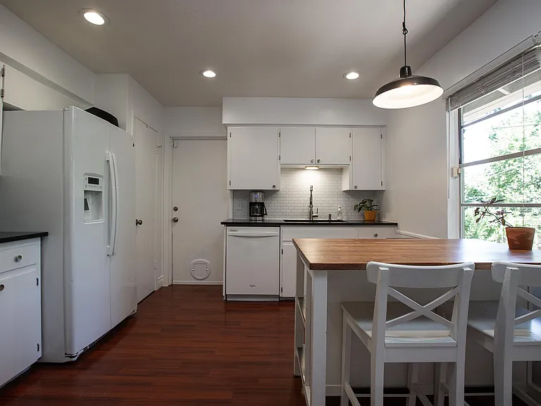8511 Jamestown Dr — Photo 11