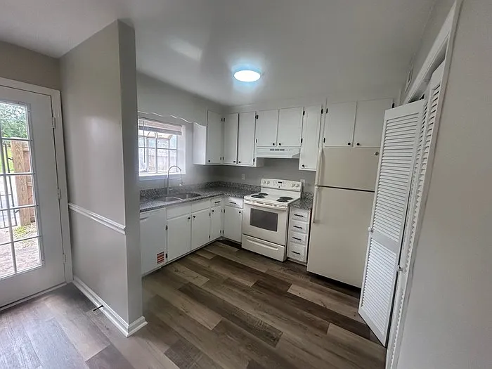 940 Glenn St #702 — Photo 4