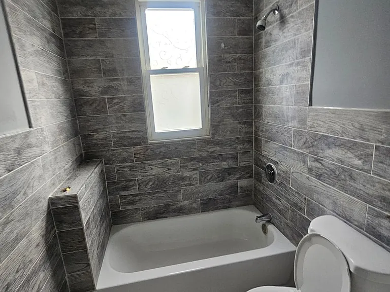 245 21st St #3 — Photo 4