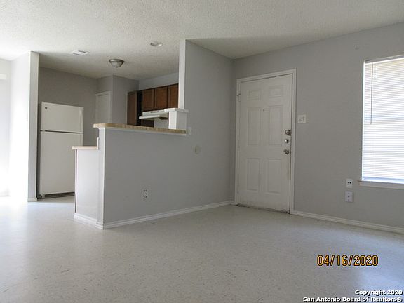 3rd image of 8858 Meadow Trace St
