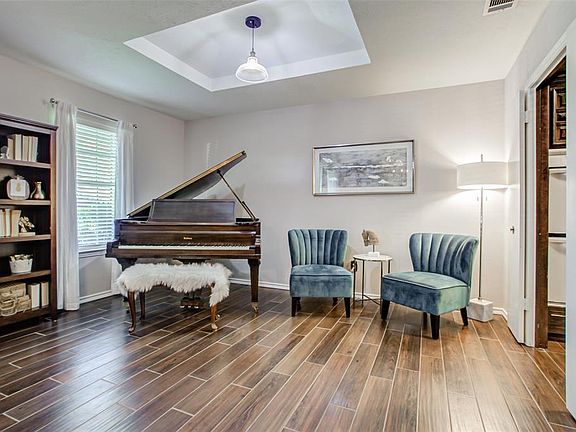 5th image of 7211 Clearhaven Dr