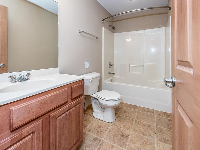 Emerald Pointe — Photo 25