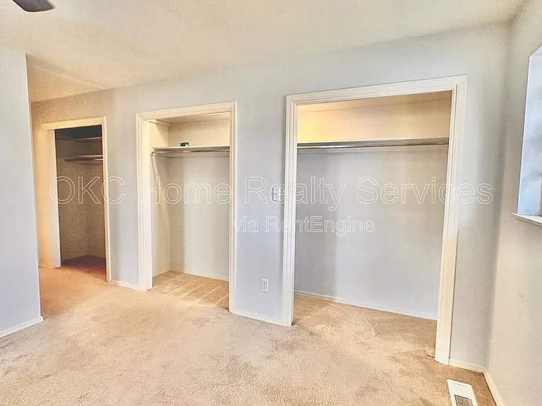 12109 Camelot Dr — Photo 31