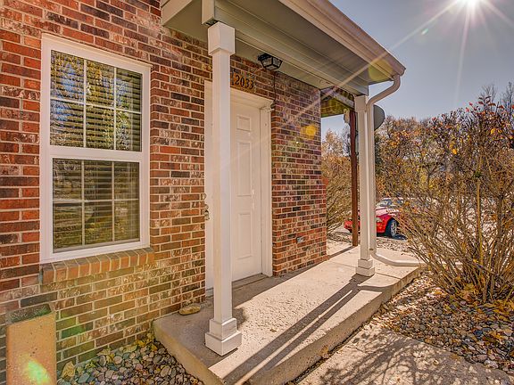 4th image of 2033 Palm Dr